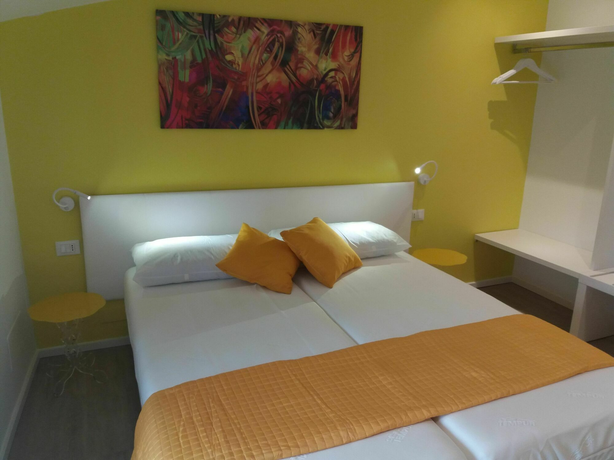 Suite Color Verona Bagian luar foto