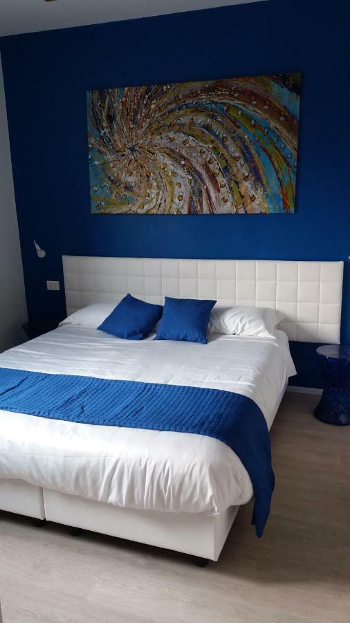Suite Color Verona Bagian luar foto