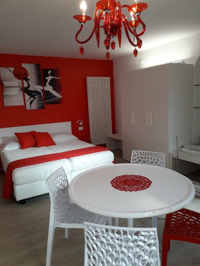 Suite Color Verona Bagian luar foto